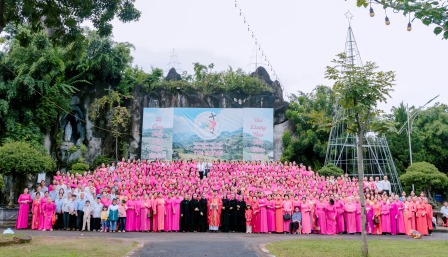 Hiệp Hội Tín Hữu Mến Thánh Giá Hưng Hóa Hành Hương Năm Thánh Tại Nhà Thờ Chính Tòa Sơn Lộc