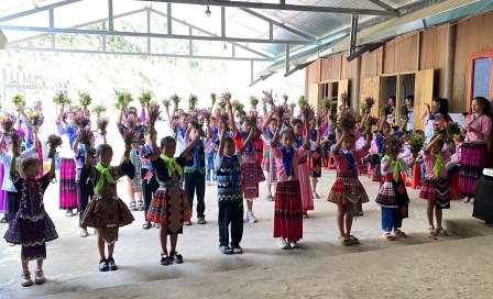 Chuẩn xứ Văn Bàn: Dâng hoa khai mạc tháng Mân Côi kính Đức Mẹ tại vùng ngoại biên