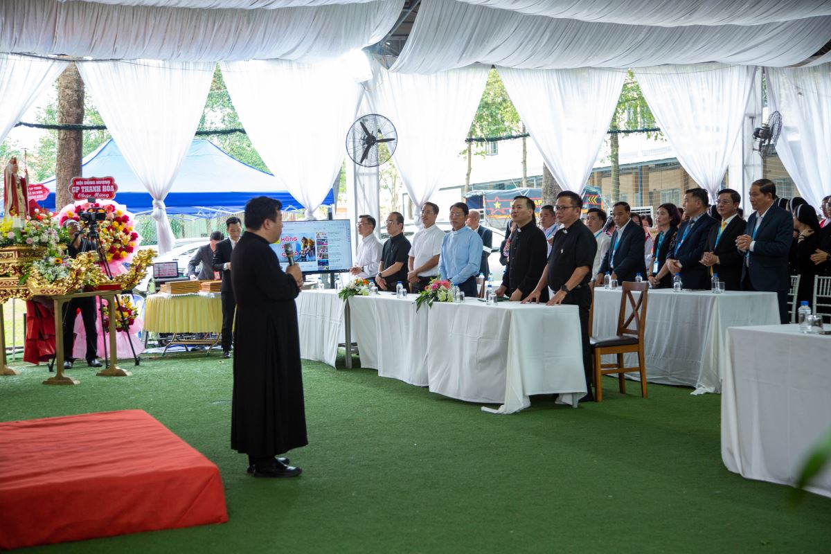 Cha Đỗ Đình Tôn - Chủ tịch tuyên bố khai mạc ngày hội ngộ