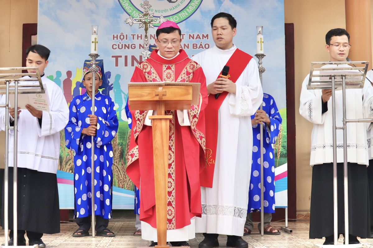 Đức cha Phụ ta Phaolô chủ sự Nghi thức hành hương