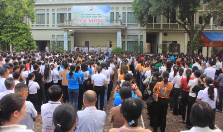 Ban Hành Giáo và Ca Đoàn Giáo Hạt Yên Bái Hành Hương Năm Thánh