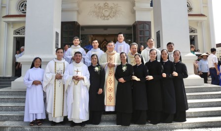 Thánh Lễ Tạ Ơn Mừng 25 Năm Khấn Dòng và Hồng Ân Vĩnh Khấn của Hai Nữ Tu Quê Hương Giữa Hiền