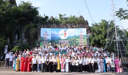 Ca viên Giáo hạt Sơn Tây hành hương Năm Thánh tại Nhà thờ Chính tòa Sơn Lộc