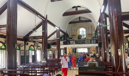 Giáo xứ Bãi Dòng hành hương Năm Thánh tại nhà thờ Hà Thạch