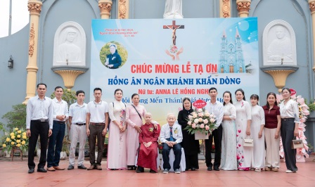Thánh lễ Tạ Ơn Mừng Ngân Khánh Khấn Dòng Nữ tu Anna Lê Hồng Nghi và 70 Năm Hôn Phối của Song Thân