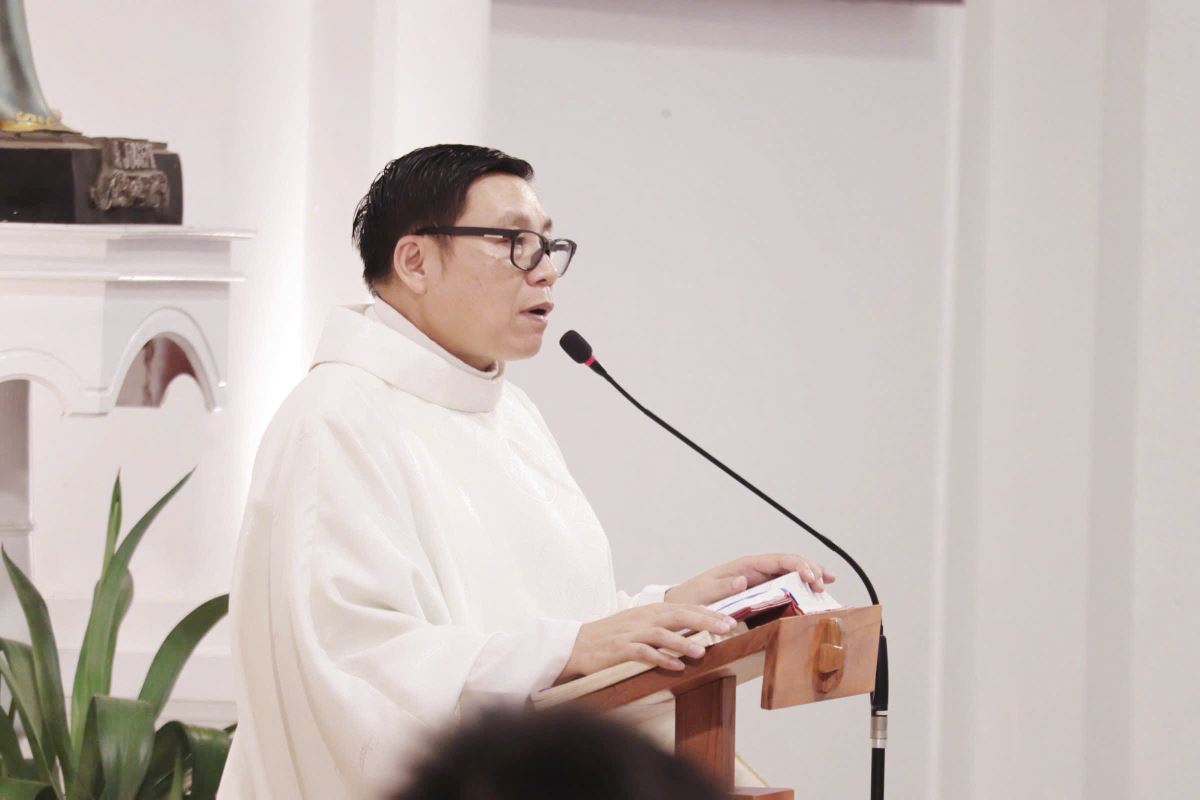 Cha xứ Antôn ngỏ lời với cộng đoàn