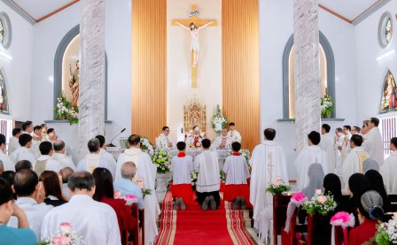 Giáo họ Đức Phong: Thánh lễ tạ ơn làm phép nhà thờ và nhà mục vụ mới