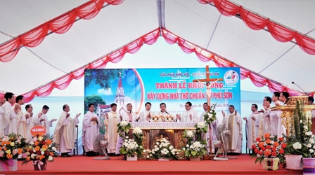 Thánh Lễ Đặt Viên Đá Xây Dựng Nhà Thờ Chuẩn Xứ Phú Sơn