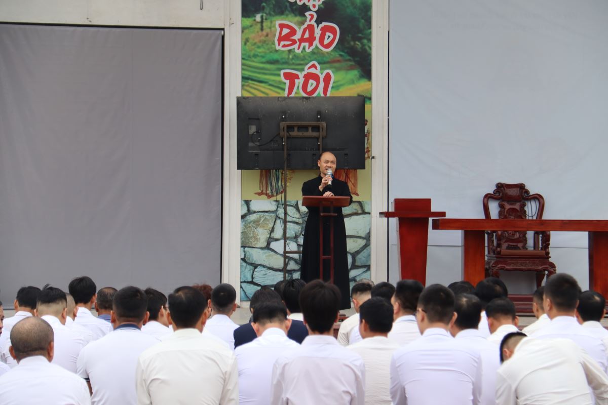 Cha xứ Giuse Nguyễn Văn Cường phát biểu khai mạc cuộc thi