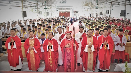 Đức Cha Đaminh Hoàng Minh Tiến Thăm Mục Vụ Và Ban Bí Tích Thêm Sức Tại Giáo Xứ Trại Sơn