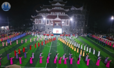 Ba Giáo Xứ: Cần Kiệm – Nỗ Lực – Vĩnh Thọ Dâng Hoa Kính Đức Mẹ Mân Côi, Thắt Chặt Tình Hiệp Thông