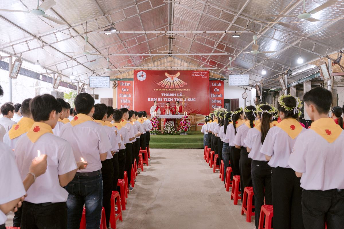 Các em tuyên xưng Đức tin