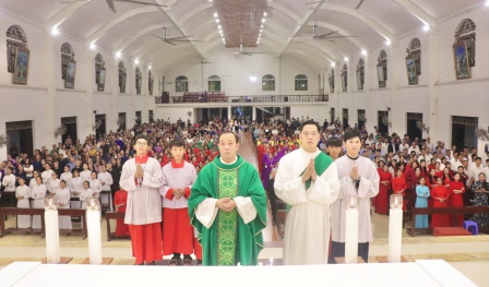 Đội Hoa Hai Giáo Xứ Hoàng Xá – Ro Lục Dâng Hoa Kính Đức Mẹ Và Hiệp Nhất Trong Đức Tin