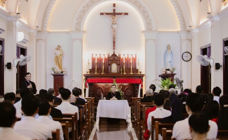 Quý Đức Cha Giáo Phận Gặp Gỡ Thân Nhân Các Tiến Chức Linh Mục