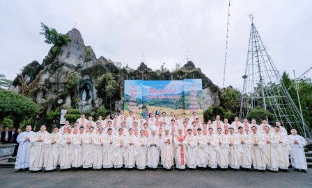 Giáo Phận Hưng Hóa: Thánh Lễ Truyền Chức Linh Mục - Hồng Ân Năm Thánh Hy Vọng