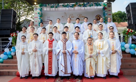 Thánh Lễ Tạ Ơn Của Tân Linh Mục Gioan Baotixita Nguyễn Văn Năng Tại Quê Hương Tạ Xá