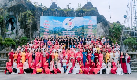 Ngày Hành Hương Năm Thánh của Giới Giáo chức Giáo phận Hưng Hóa tại Nhà thờ Chính Tòa Sơn Lộc