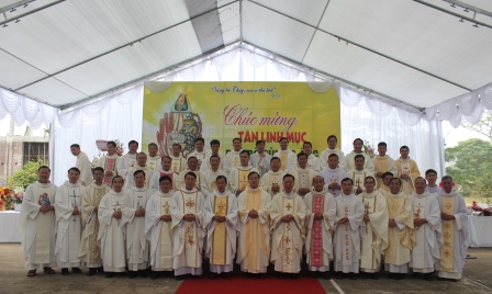 Thánh Lễ Tạ Ơn Của Tân Linh mục Phêrô Sùng A Ăng tại nhà thờ Giáo xứ Vĩnh Quang 