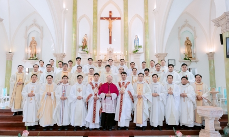 Giáo Xứ Trại Vàng Hân Hoan Mừng Thánh Lễ Tạ Ơn Mở Tay Của Hai Tân Linh Mục: Antôn Phạm Văn Đồng & Giuse Tạ Đình Thật