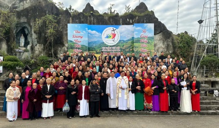 Gia Đình Tận Hiến Hành Hương Năm Thánh 2025 Tại Nhà Thờ Chính Tòa Sơn Lộc