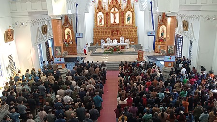 Giới Gia Trưởng Và Hội Lêgiô Mariae Giáo Hạt Yên Bái Hành Hương Năm Thánh