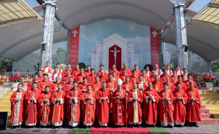 Giáo xứ Nỗ Lực Hân Hoan Cử Hành Thánh Lễ Khởi Công Xây Dựng Nhà Thờ Mới