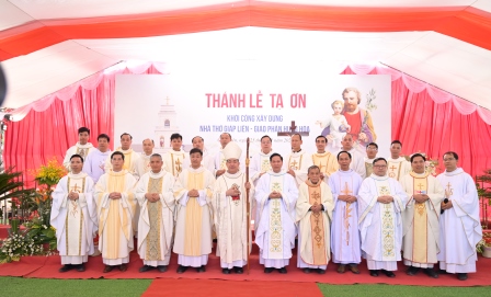 Đức cha Đaminh Hoàng Minh Tiến chủ sự Thánh lễ tạ ơn khởi công xây dựng nhà thờ chuẩn xứ Giáp Liên