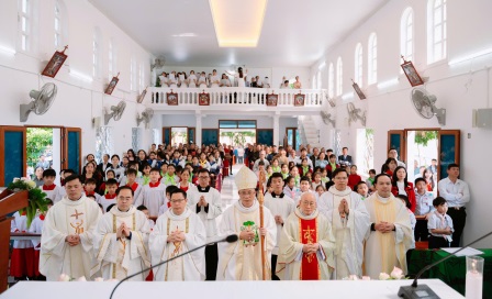 Giáo Họ Yên Trung: Thánh Lễ Tạ Ơn Làm Phép Chuông Và Đón Nhận Thánh Tích Thánh Tử Đạo