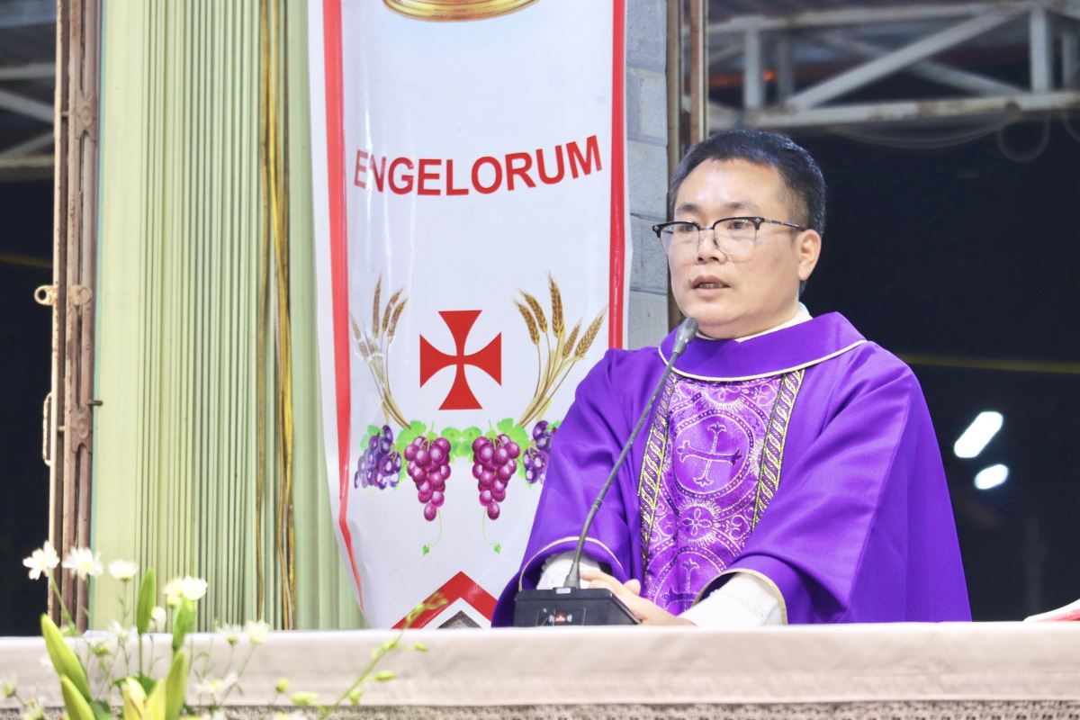 Cha Phêrô Phan Văn Vẻ bày tỏ tâm tình với quý cha và cộng đoàn