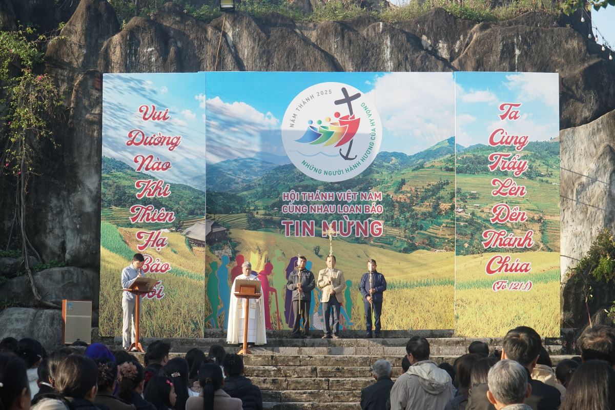 Cha Giuse Nguyễn Đình Tuyến chủ sự nghi thức hành hương