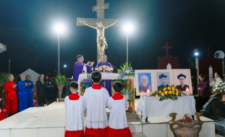 Thánh Lễ Cầu Cho Quý Đấng Tại Vườn Thánh Giáo Xứ Trù Mật