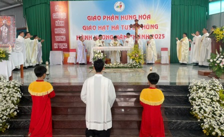 Các Ca Đoàn, Đội Kèn, Trống, Trắc Trong Giáo Hạt Hà Tuyên Hùng Hành Hương Năm Thánh Tại Nhà Thờ Giáo Xứ Sông Chảy