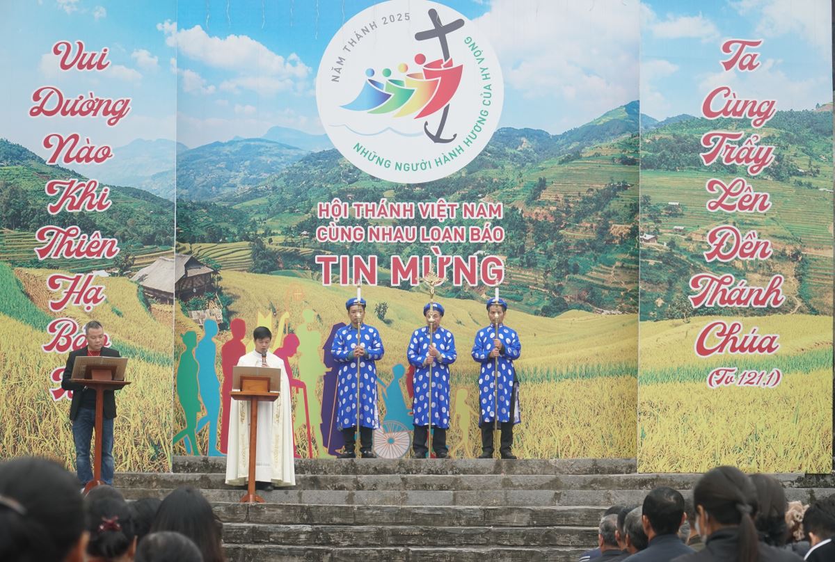 Cha Giuse Nguyễn Văn Thắng chủ sự nghi thức hành hương