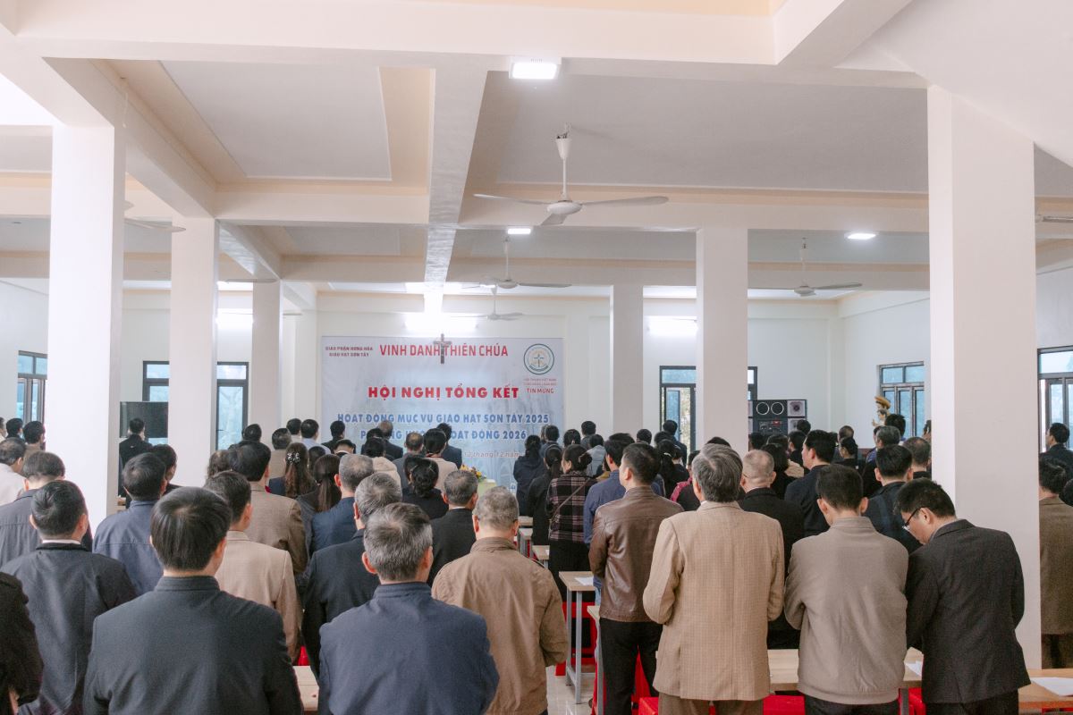 Các tham dự viên sốt sắng xin ơn Chúa Thánh Thần