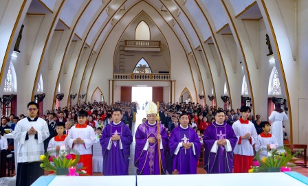 Thánh Lễ Tạ Ơn Và Nghi Thức Chúc Lành Cho 21 Đôi Hôn Nhân Tại Giáo Xứ Phú Lâm