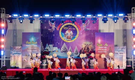 Đêm Hoan Ca Và Thánh Lễ Mừng Chúa Giáng Sinh 2025 Tại Giáo Xứ Nỗ Lực