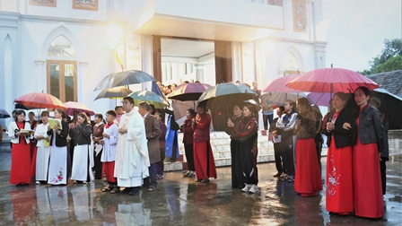 Giáo Họ Liên Sơn Cử Hành Thánh Lễ Rạng Đông Mừng Chúa Giáng Sinh