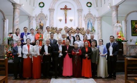 Giáo xứ Cần Kiệm: Thánh lễ Thánh Gia Thất và những chứng tá hôn nhân bền bỉ trong ân sủng Chúa