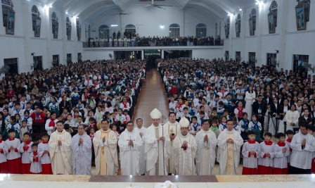 Đức Tổng Giám Mục Marek Zalewski Thăm Mục Vụ Và Dâng Thánh Lễ Chúa Hiển Linh Tại Giáo Xứ Hoàng Xá