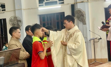 Giáo Xứ Gia Thanh Hân Hoan Mừng Bốn Tân Tòng Lãnh Nhận Bí Tích Thánh Tẩy