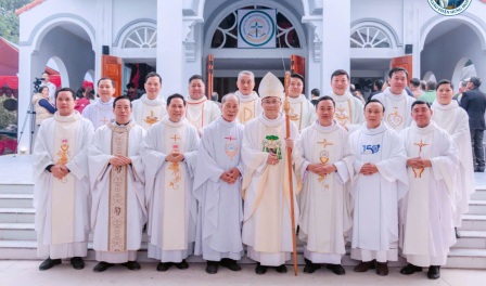 Giáo xứ Ân Thịnh: Thánh Lễ Tạ Ơn và Làm Phép Nhà Thờ Giáo họ Trung Môn