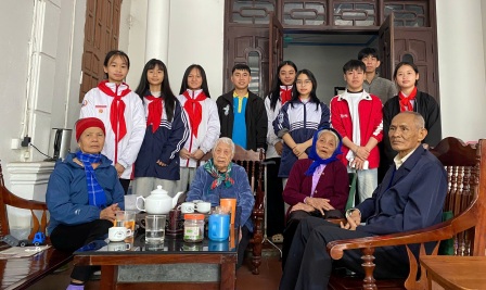 Những Bước Chân Bác Ái Của Giới Trẻ Lã Hoàng