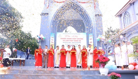 Đức Cha Phaolô Nguyễn Quang Đĩnh Làm Phép Hang Đá Và Cắt Băng Khánh Thành Tháp Chuông Giáo Họ Bắc Cường