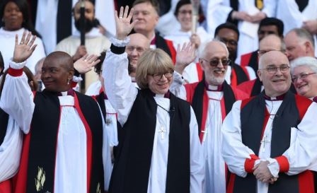 Khoảng 700 giáo sĩ Anh giáo đã gia nhập Công giáo