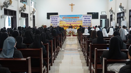 Liên Tu sĩ Giáo phận Hưng Hóa mừng Ngày Quốc tế Đời sống Thánh hiến