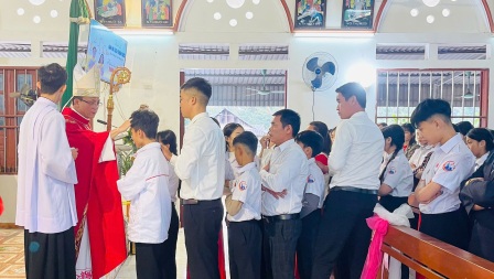 Giáo Xứ Mỹ Bằng: 49 Em Thiếu Nhi Hân Hoan Đón Nhận Hồng Ân Chúa Thánh Thần