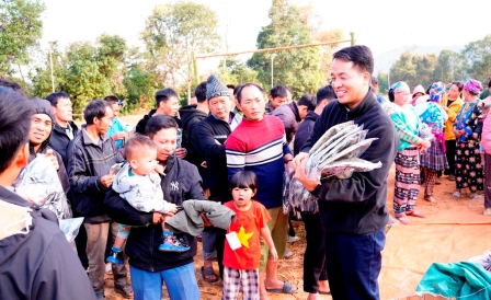 Xuân Yêu Thương: Giáo xứ Điện Biên Mang Tết Ấm Đến Vùng Cao