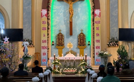 Giáo Họ Tân Quang Chầu Thánh Thể Thay Mặt Giáo Phận 