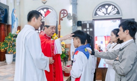 Thánh lễ Ban Bí tích Thêm Sức cho 73 em Thiếu nhi Giáo xứ Lũng Hiền