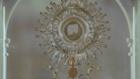 Ứng dụng di động mới về các phép lạ Thánh Thể và Thánh Carlo Acutis